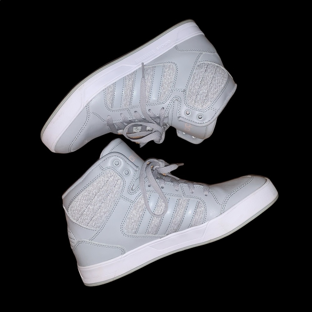 ⭐️ Adidas Hi Tops in Gray & White